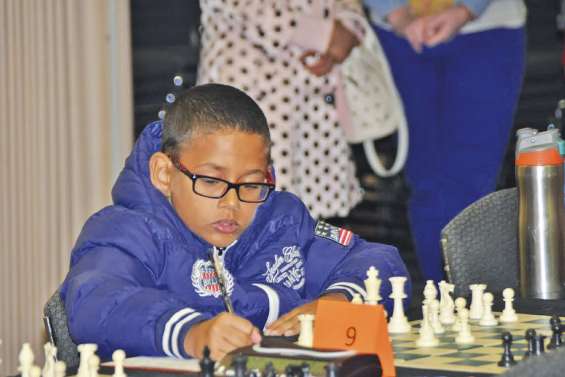 Arden Kaméo, petit prodige des échecs à Maré