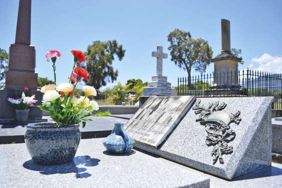 Des fleurs au mausolée des Paddon ?