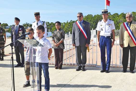 Un dépôt de gerbe à Boulari  commémore le 11-Novembre