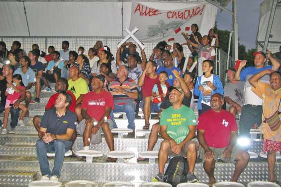 Le « douzième joueur »  dans le match jusqu’au bout