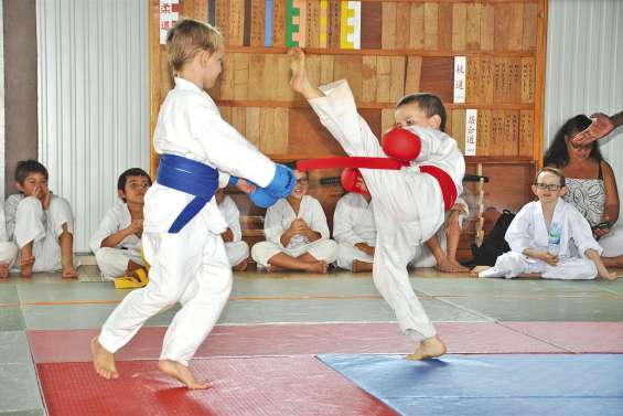 Une rencontre amicale  sur les tatamis de Koumac