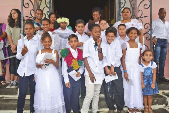 Douze jeunes pour une première communion