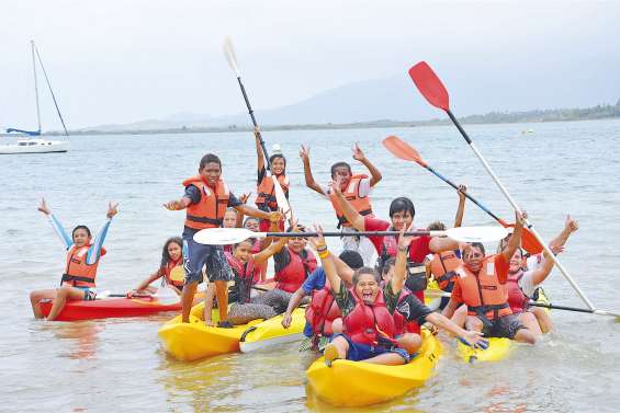 Voile et pagaies au programme  des collégiens de Koumac
