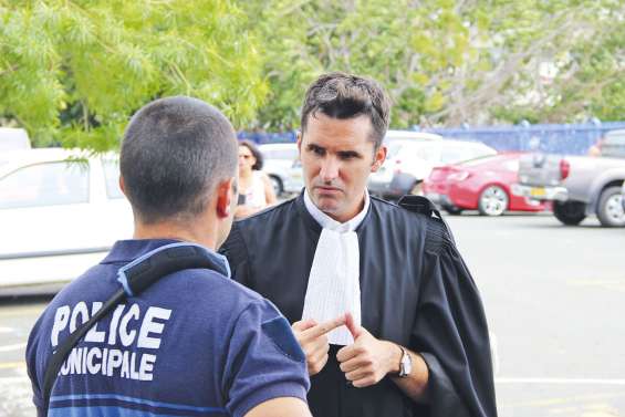 Quatre à six mois de prison  pour avoir agressé des policiers