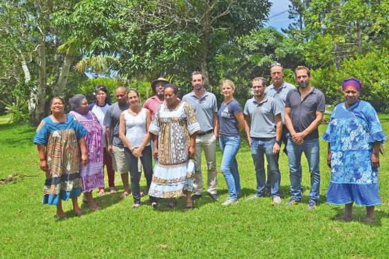 L’équipe de la mission Planète  revisitée en visite à Yaté