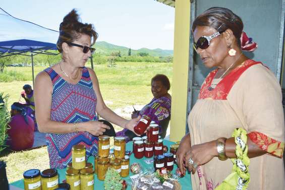De bons produits artisanaux  et fermiers au marché de Naniouni