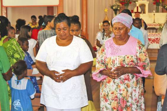 La confirmation de vingt-trois  adolescents rassemble les catholiques