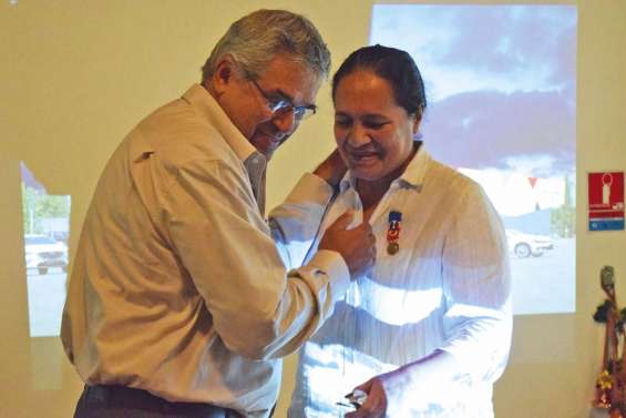 Suzie, médaillée du Grand Or pour  quarante ans au service des maires