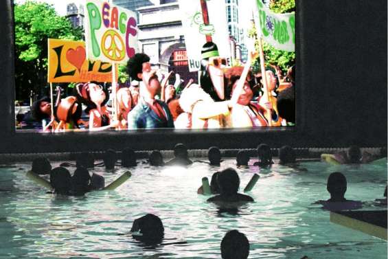 Regarder un film depuis les bassins