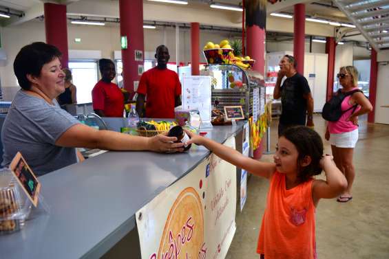 Le marché municipal a désormais son coin buvette et dégustation