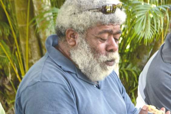 Un dernier hommage  à Eugène Waru