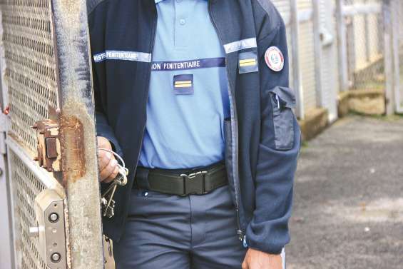 Énervé, il avait brisé les bras de sa femme enceinte