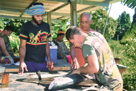 Les militaires  en immersion à Pambou