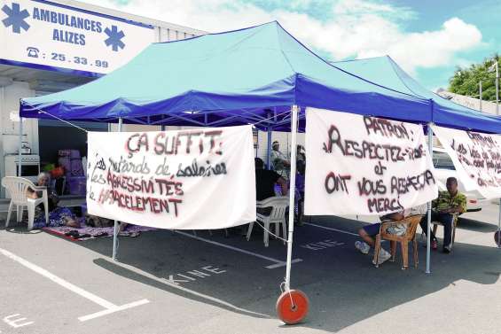 Grogne devant les ambulances Alizés