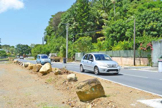 La réfection des trottoirs de la rue Victorin-Boewa a pris du retard