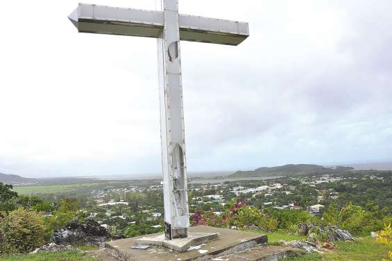 Le chemin de croix du point de vue de Koumac vandalisé