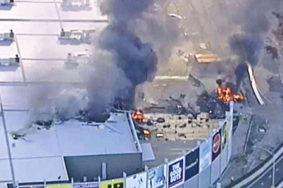 Un avion s’écrase sur un centre commercial