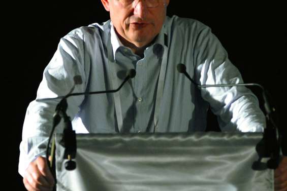 Patrick Buffet défend son bilan