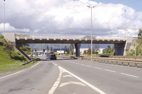 Sur la Sav, elle saute de la  voiture pour fuir son compagnon