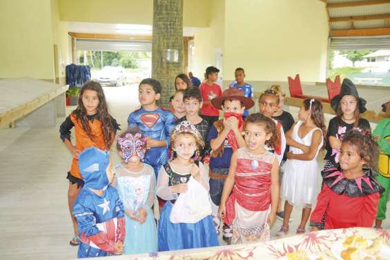 Les enfants de Poya font leur carnaval