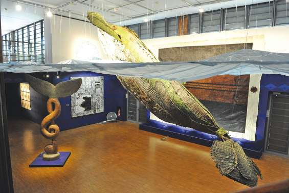 Le délicat assaut des cétacés sur le centre Tjibaou