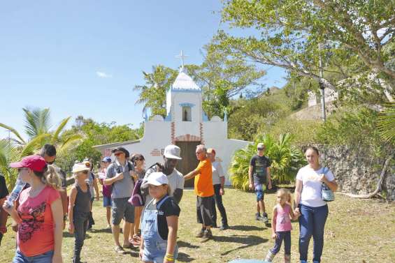 Les visiteurs au  rendez-vous de Tiébaghi