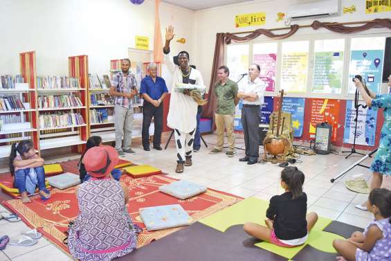 Le conteur Roger Atikpo invité de la bibliothèque
