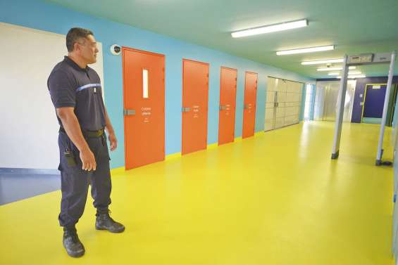 « L’une des prisons les plus modernes de France » à Tahiti