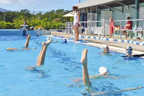 Les naïades se testent  à la piscine de Rivière-Salée