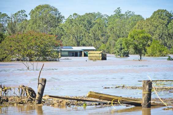 Cinq morts : le bilan du cyclone s’alourdit