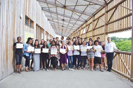 Les diplômés de Païamboué retrouvent leur collège