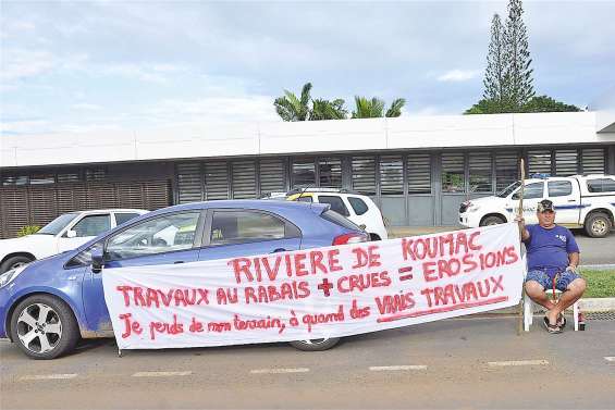 Il fait un sit-in pour dénoncer une perte de terrain
