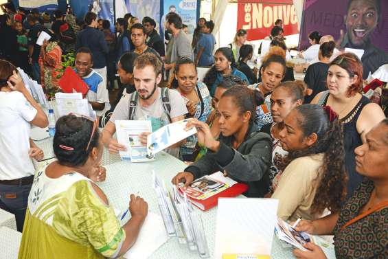 Au Forum de l’emploi, des piles de CV, des offres ciblées