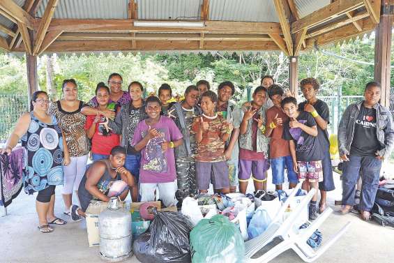 Les élèves collectent des dons pour la tribu de Koh