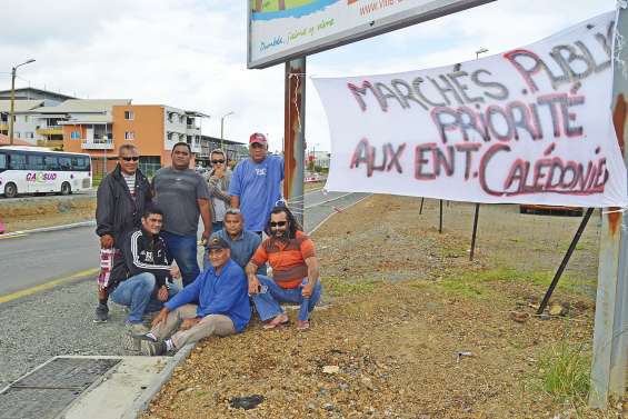 De petits entrepreneurs bloquent le Néobus