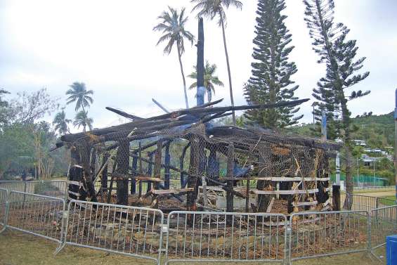 Case incendiée : la mairie réagit
