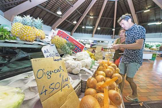 Après les champs, Cook touche les étals