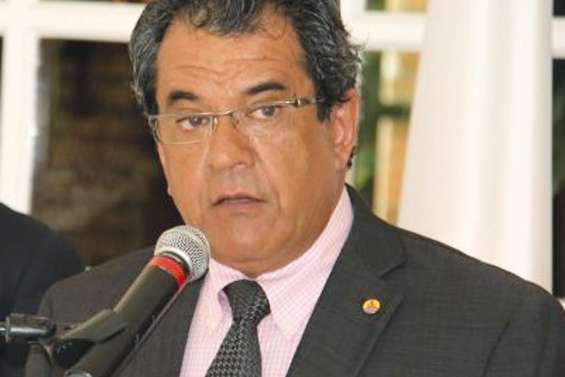 Le Tapura répond à Gaston Flosse