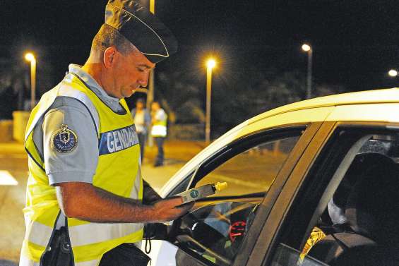 Il roulait ivre, sans permis avec son fils sans ceinture