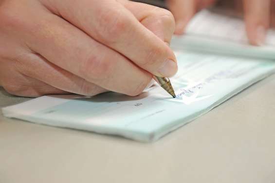 Pour faire la fête, elle dépouillait son arrière-grand-père de 89 ans