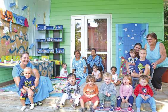 Les petits artistes exposent à la garderie