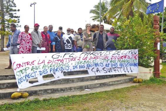Les parents réclament le départ du proviseur