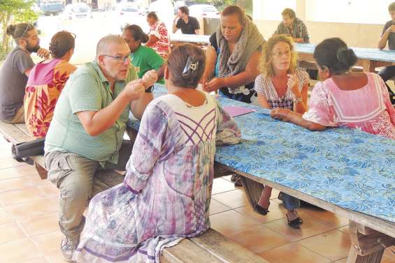 Les bulletins remis aux parents en tribu