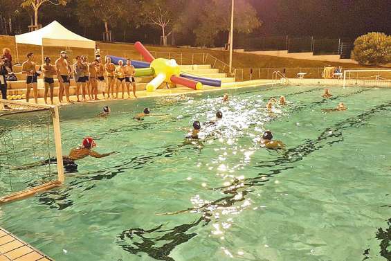 Les rugbymen se jettent à l’eau