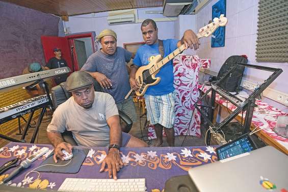 A Mangrove, Edou retrouve  le tempo du travail en studio