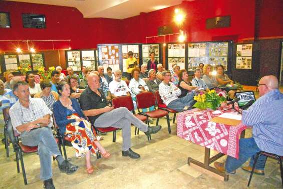 Un moment d’échanges  autour de l’histoire de Canala