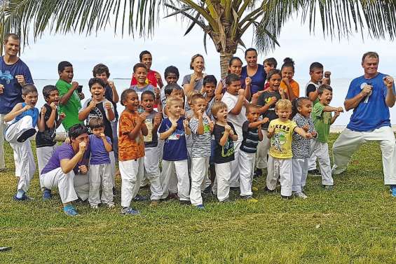 Dojo à ciel ouvert à la tribu de Gouaro