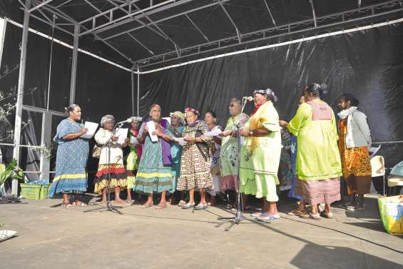 Le savoir-faire des femmes,  une des richesses de Nengone