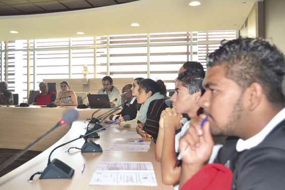 La jeunesse à la manœuvre