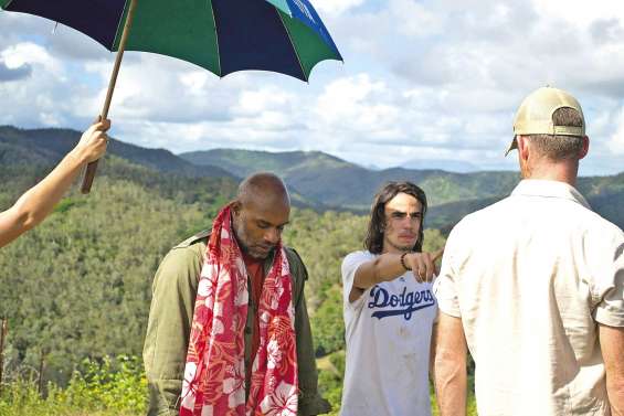 Faire de la fiction : partir ou rester ?